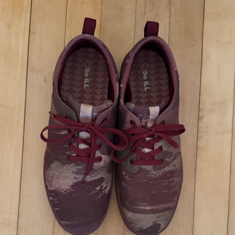 Stylish Men's Sneakers in Red and Green
